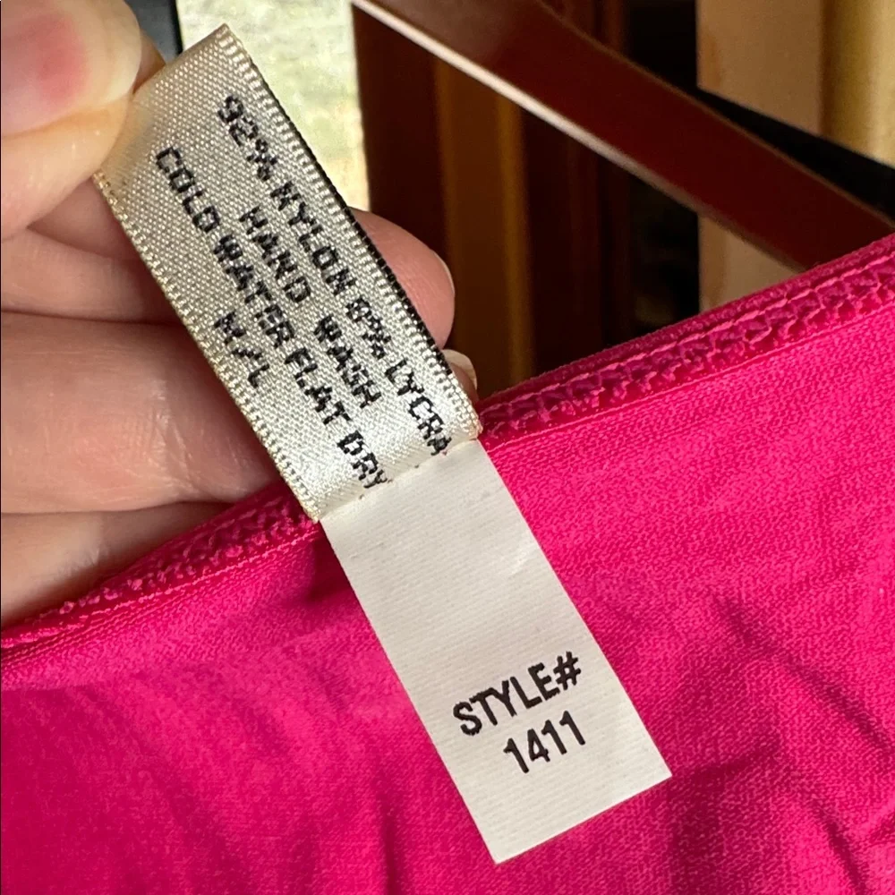 NWOT Last Tango Fuchsia 3/4 Sleeve Seamless Embroidered Top Slim Fit Size M / L